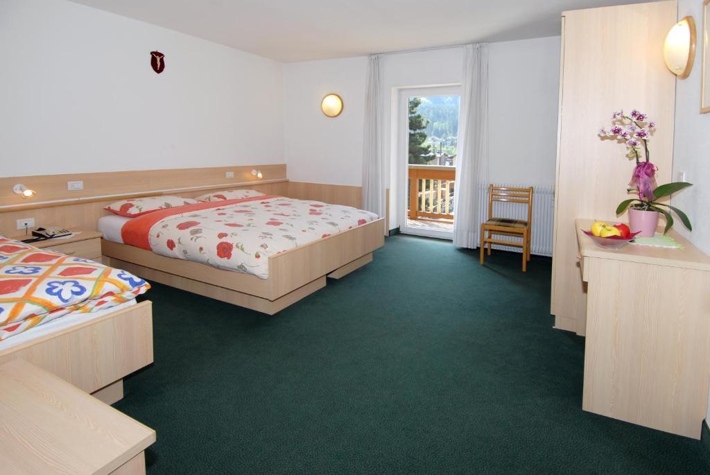 Hotel Zanon Ziano Di Fiemme Room photo