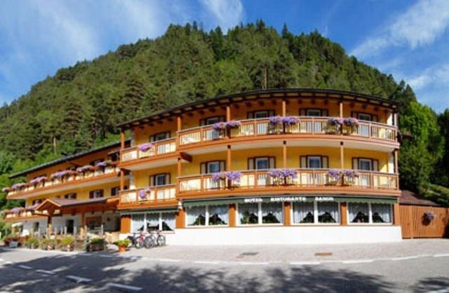 Hotel Zanon Ziano Di Fiemme Exterior photo